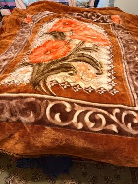 Plush decorative mink-style king blanket